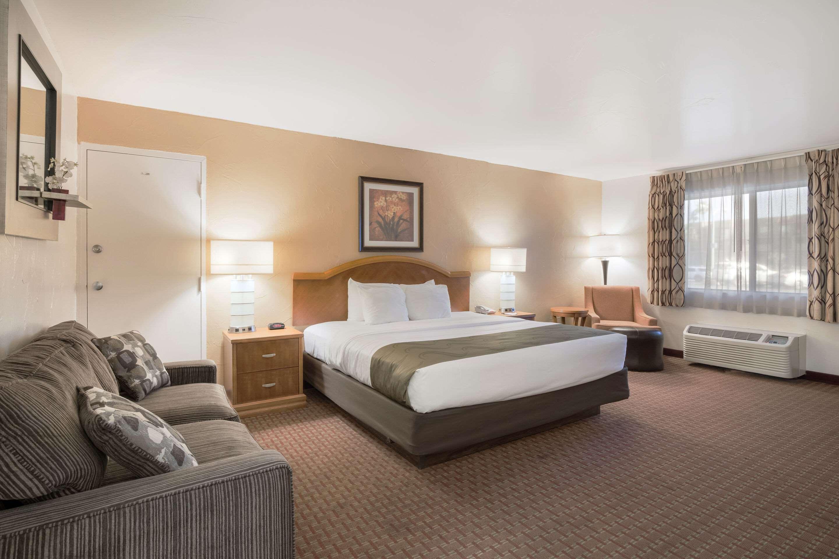 Quality Inn & Suites Lake Havasu City Eksteriør billede