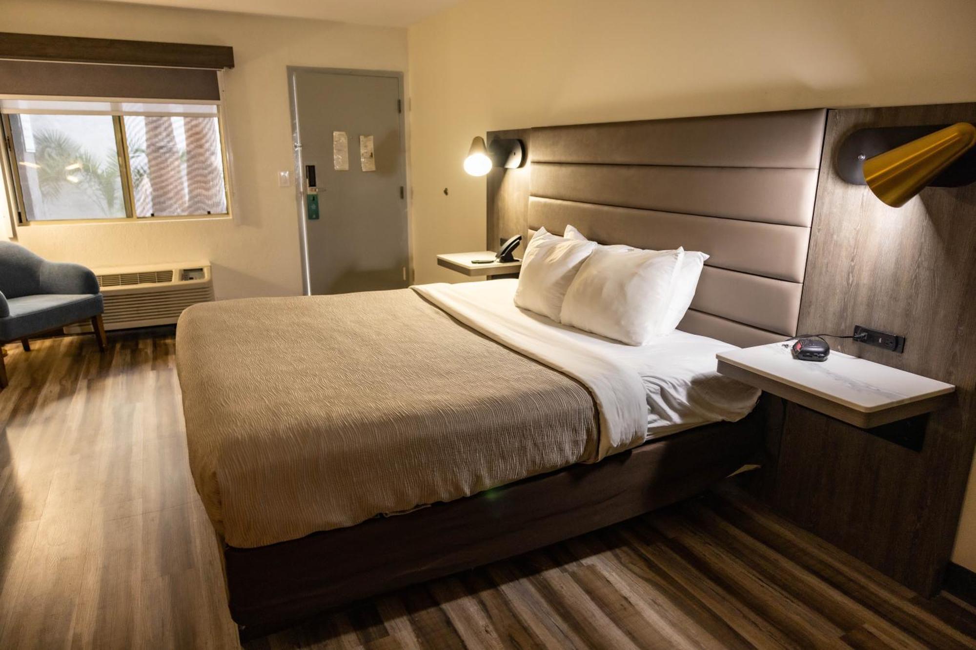Quality Inn & Suites Lake Havasu City Eksteriør billede